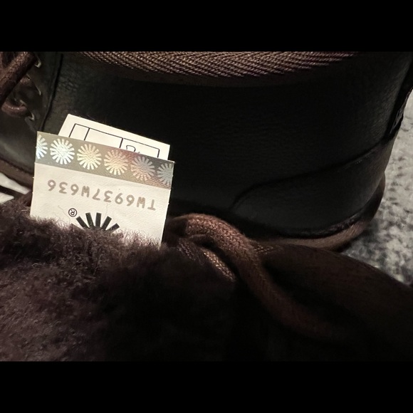 Ugg Men’s Neumel Leather Boots - Picture 11 of 12